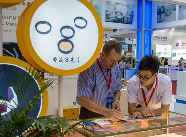 國外客戶了解納宏光電產品 國外客戶了解納宏光電產品